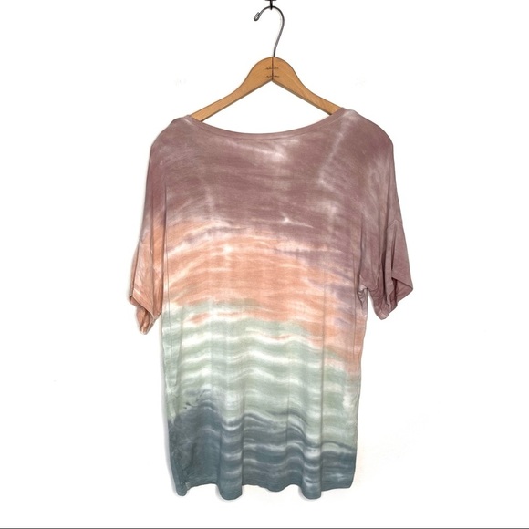 Cable & Gauge | Ombré Tie DyeShort Sleeve Top - Picture 4 of 6